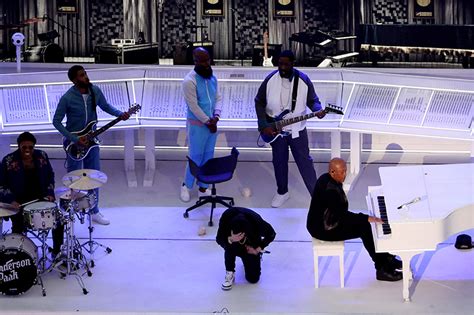 Eminem kneels at Super Bowl's high-wattage hip-hop halftime show