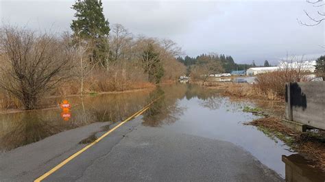 I-5 mudslide tops growing list of storm-caused road closures | KATU