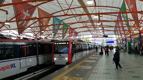 KL2017 Opening Ceremony Bukit Jalil LRT Station Crowds - YouTube