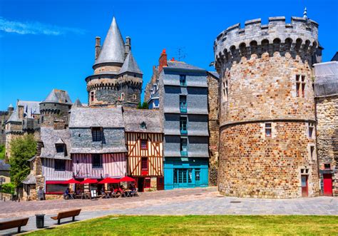 Vitre Medieval Old Town, Brittany, France jigsaw puzzle in Castles ...