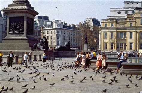 32 Fascinating Photos That Capture Street Scenes of London From the 1970s | Vintage News Daily