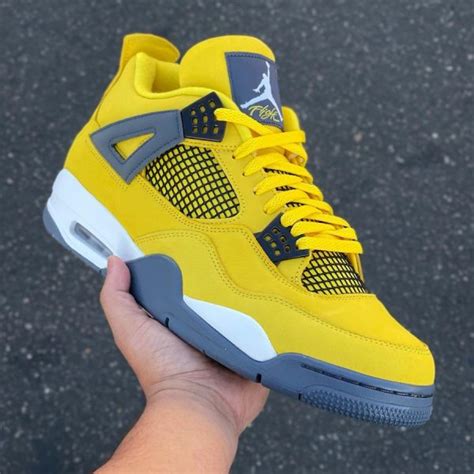 Que vaut la Air Jordan 4 Retro AJ4 Lightning 2021 Tour Yellow (daim ...