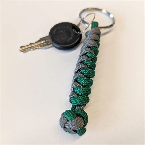 Snake Knot Keychain | Paracord projects diy, Paracord, Snake knot