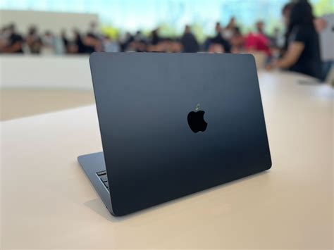 Redesigned MacBook Air With New Starlight and Midnight Colors Revealed ...