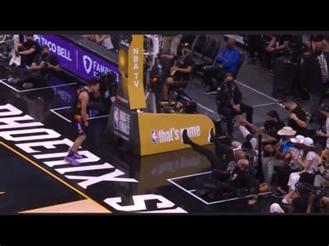 Devin Booker FLEXES on Giannis after dunking on him - YouTube