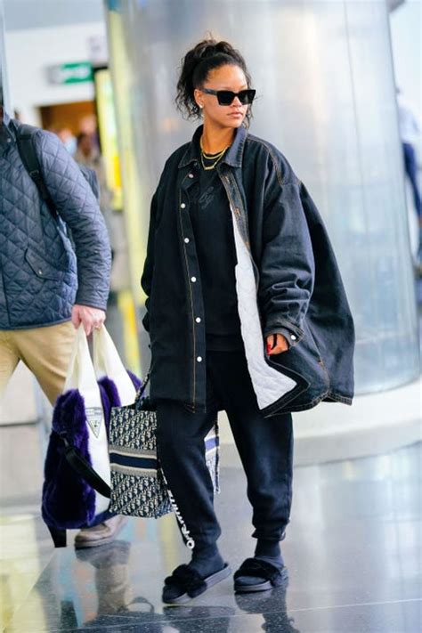 26 Fashionable Airport Outfit Ideas for Women - Celebrity Travel Looks