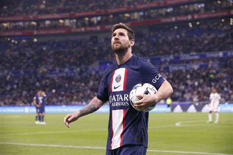 Lionel Messi giúp PSG kiếm tiền đột biến