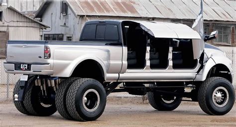 ¡Esto se ve interesante! Súper Ford F650 de 6 ruedas y con puertas de ...