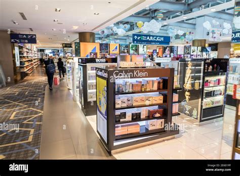 Duty free shopping at Kuala Lumpur airport, Malaysia Stock Photo - Alamy