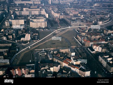 Berlin wall view aerial hi-res stock photography and images - Alamy