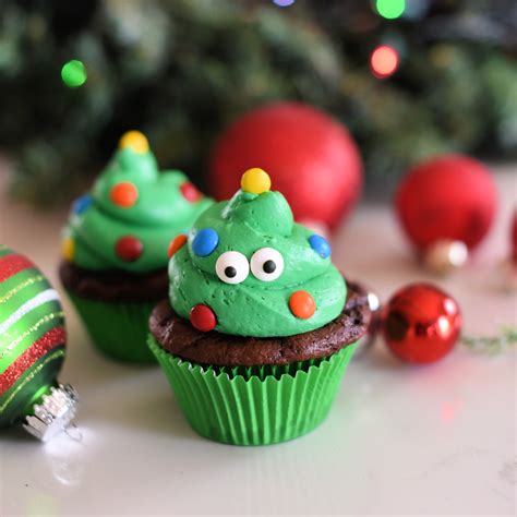 Cute & Simple Christmas Tree Cupcakes - Crazy Little Projects