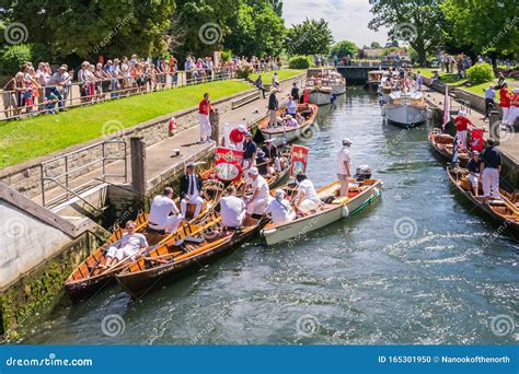 Swan Upping Ceremony on the River Thames Editorial Image - Image of population, thames: 165301950