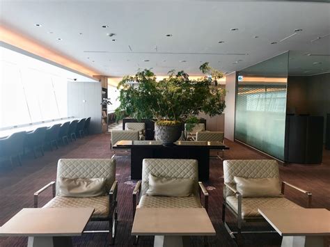 Review: Japan Airlines First Class Lounge - Tokyo Haneda Airport ...