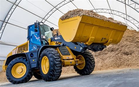 John Deere revamps its largest compact wheel loader - Equipment Journal