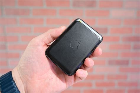 Apple's MagSafe wallet review: finally solves the unified iPhone and ...