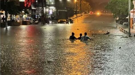 Bengaluru floods: Heavy rains continue to batter the city; IMD predicts ...