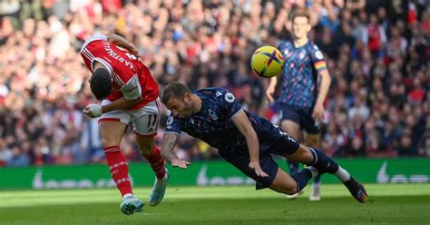 Arsenal 5 Nottingham Forest 0 - Reds capitulate at Emirates Stadium ...