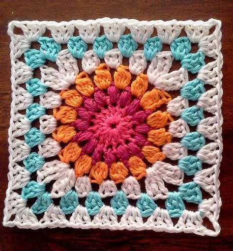 Sunburst Granny Squares | Granny square crochet pattern, Crochet square ...