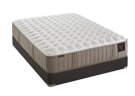 Stearns and Foster Lux Estate Review | MATTRESS360