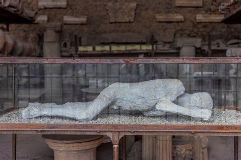 12 Amazing Facts About the Preserved Pompeii Bodies