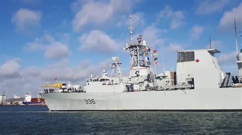 The 'Montreal' Canadian Navy Frigate coming into Dublin - YouTube