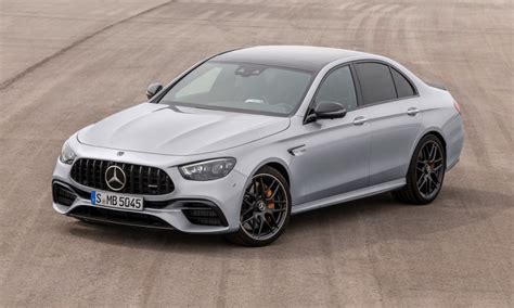Mercedes-AMG E63S facelift debuts with new appearance and tech.