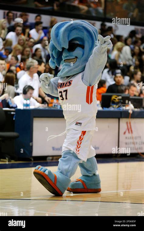 January 15, 2015: Pepperdine Waves mascot "Willie the Wave" during the ...