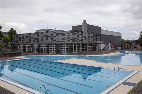 The outdoor swimming pools of the Errekalde sports center in Bilbao ...