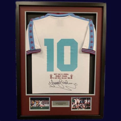 Sir Trevor Brooking Signed & Framed Shirt 1980 Fa Cup Final - Hobbs Memorabilia