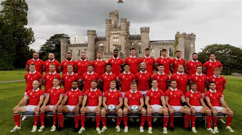 Rugby World Cup: Wales not keeping up with Joneses in 2023 squad - BBC News