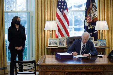 Biden seeks to strengthen options for workers with new executive order | PBS NewsHour