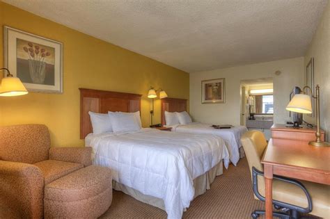 Econo Lodge Rooms: Pictures & Reviews - Tripadvisor