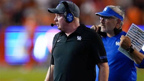 Kentucky's Mark Stoops gets raise, contract extended to 2031