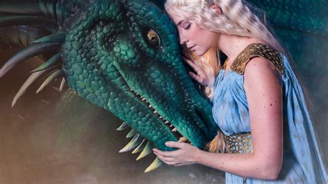 I photographed Daenerys Targaryen in Paris with life sized dragons