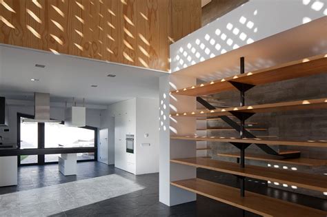 House uses Operable Wood Louvers for Temperature Control | Modern House ...