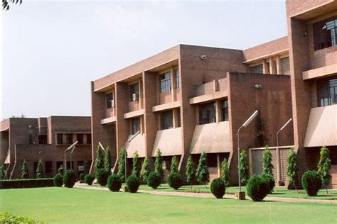 Jamia Hamdard best Pharmacy College; AMU, Jamia Millia 11th and 12th in ...