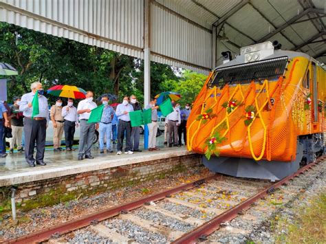 Chittaranjan Locomotive Works produces Tejas Express Locos for push ...