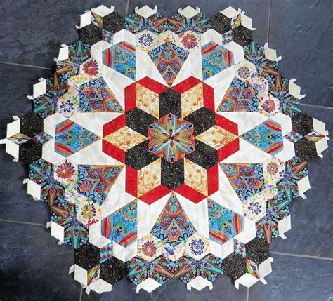 Hexagon Quilt, English Paper Piecing, Quilting Tips, Craze, Fabric Crafts, Quilt Blocks, Friends ...