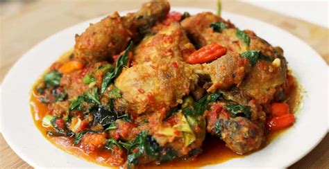 Resep Ayam Woku Khas Manado yang Lezat & Pedasnya Nendang!