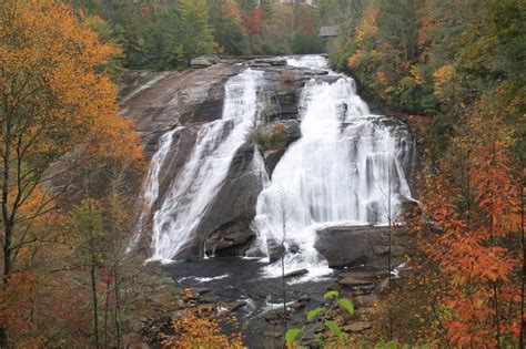 Top 10 Best Waterfalls in North Carolina & How To Visit Them - World of Waterfalls