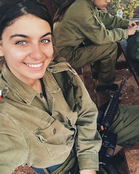 Beautiful Israeli model becomes soldier sharing photos in military camp ...