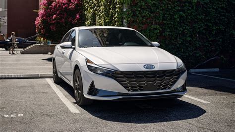 2022 Elantra Hybrid | Gallery | Hyundai Canada