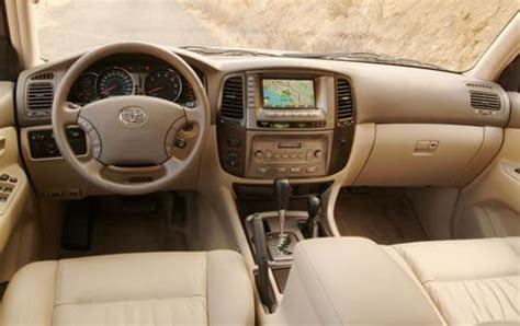 2004 Toyota Land Cruiser Pictures - 53 Photos | Edmunds