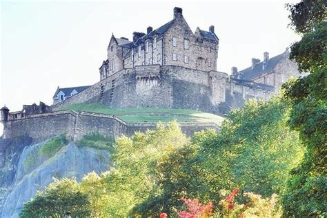 2023 Edinburgh Castle Tour: Fast-Track Guided Tour in English