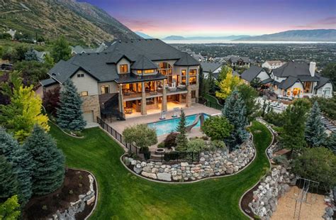 Mountain Majesty: A Prize-Winning Home with Panoramic Alpine Views in ...