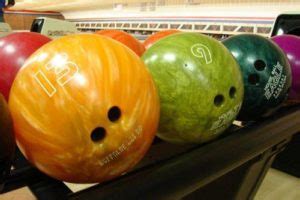 Bowling Ball Sizes - Beginner Bowling Tips