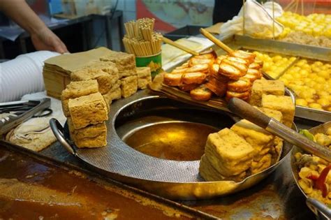 Hong Kong - Finding Stinky Tofu in Hong Kong! | Food, Food videos, Hong ...