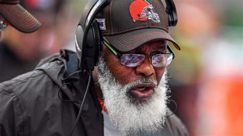 ‘The running back whisperer’: The Browns’ rushing success starts with Stump Mitchell — Andscape