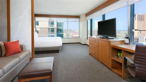 Best Downtown Austin Hotel | Premier Austin 6th Street Hotel