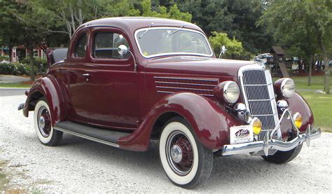 1935 Ford Model 48 | Volo Auto Museum